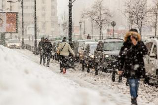 Avertizare ANM de precipitații sub formă de lapoviță și ninsoare, ploi, vânt puternic și temperaturi scăzute. Ce zone sunt vizate