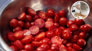 Desertul cu roșii pe care nu știai că vrei să îl încerci. Cât de savuros este și cum se prepară pentru cel mai bun gust