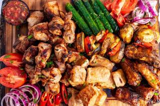 Funcționează sau nu dieta pe bază de carne la grătar și legume? Ce explicații dă un nutriționist și ce trebuie să faci să slăbești