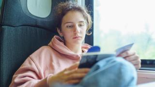 (P) 10 de cărți de beletristică recomandate copiilor între 12-14 ani: titluri pentru curiozitate, empatie și descoperire