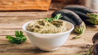 Rețeta tradițională de Baba Ganoush. Ce este și cum se prepară această salată cu vinete. Ce secret îi dă cel mai bun gust