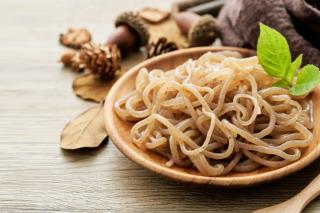 Ce sunt tăiețeii Shirataki și cum se  folosesc. Nu au gluten și nici calorii