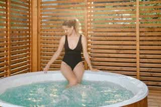 (P) Când alegi un ciubăr cu jacuzzi și ce trebuie să știi înainte de achiziție