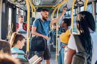 Care sunt cele mai murdare locuri din mijloacele de transport în comun. La ce să fii atent