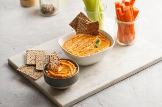 Reteta de hummus cu morcovi. Cum se prepara gustarea perfectă pentru primăvară