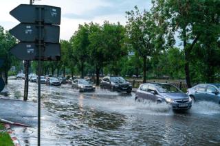 Experții au explicat care au fost cauzele furtunii din București de luni seară.„Astfel de fenomene vor deveni deosebit de extreme”
