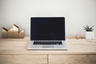 (P) Cum conectezi laptopul la imprimantă