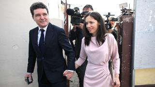 Cum au apărut Nicușor Dan și Mirabela Grădinaru la serbarea de sfârșit de an a micuței Aheea. Cei doi au venit separat