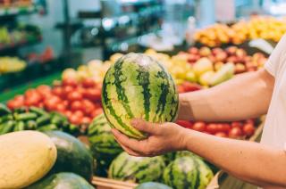 Cum recunoaștem un pepene copt. Ce trebuie să facem când vrem să-l cumpărăm din supermarket sau de la piață