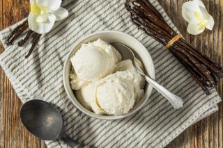 Cum faci îngheţată de casă fără un aparat special. Cele 4 ingrediente de care ai nevoie