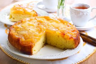 Prăjitură turnată cu mere și 18 linguri de zahăr. Rețeta delicioasă