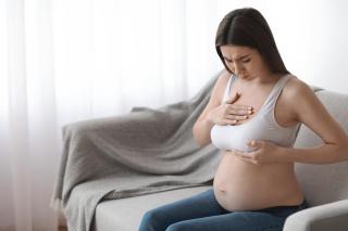 Dureri de sâni și mameloane inflamate în sarcină: soluții și remedii eficiente