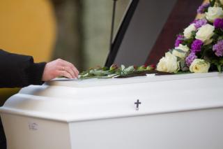 (P) Contactează Petru Funerare - transport funerar internațional la preț avantajos și cu respect deplin