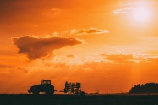 (P) Vrei producție mai mare? Începe cu un tractor pe măsură