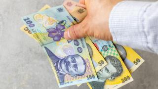 Cum au primit românii recomandarea de a păstra bani cash în casă. De ce susțin economiștii această practică