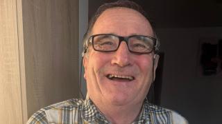 Un bărbat din Bacău a fost înștiințat de DGASPC că a murit, deși trăiește. Cum a explicat instituța eroarea: „Eu sunt încă aici”