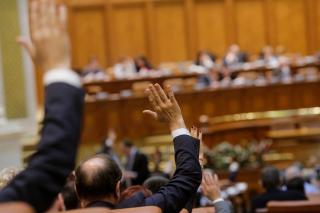 Scandal în Parlamentul britanic! Un politician a ținut un discurs fără notițe. Detaliul care a stârnit suspiciuni