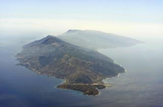 Insula din Grecia unde oamenii trăiesc până la 100 de ani. Ce fac diferit localnicii și de ce aproape nimeni nu se uită la ceas