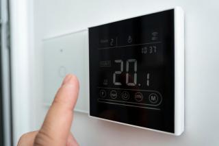 La câte grade să lași căldura când pleci de acasă pentru câteva zile. Cum poți economisi fără să riști probleme în locuință