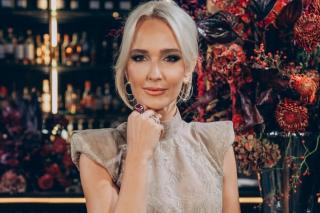 Teodora Tompea, apariție spectaculoasă la Bucharest Fashion Week! Prezentatoarea Observator a atras toate privirile cu ținuta sa