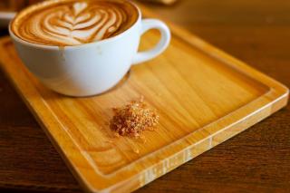 Ce se întâmplă cu organismul când bei cafea imediat după ce te trezești. Ce spun specialiștii despre acest obicei