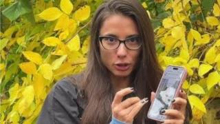 Povestea unei influencerițe din România, abandonată de mamă la spital. Ce a trăit apoi într-un centru de plasament