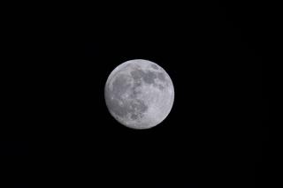 SUA, Rusia și China vor să construiască reactoare nucleare pe Lună. Motivul surprinzător din spatele acestei curse