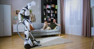 Roboții umanoizi se vând deja online. Cât costă să ai unul acasă și ce știe să facă
