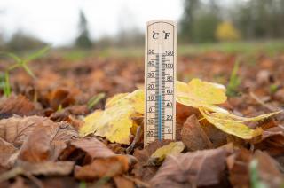 Dimineți reci și după-amiezi cu temperaturi de vară în România. Unde vor fi diferențe de peste 20 de grade în aceeași zi