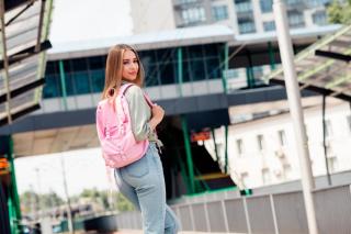 (P) Rucsacuri de damă cu compartimente: De ce sunt atât de importante