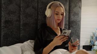 Tinerii au dat uitării întâlnirile fizice și aleg un partner virtual din jocurile de fantezie romantică! Cum se întâmplă relația