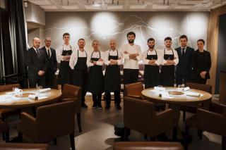 Premieră Chefi la cuțite: doi câștigători ai show-ului culinar au gătit cu Chef Richard Abou Zaki la un eveniment la Retroscena