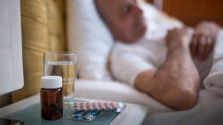 Nu te întinde după ce iei antibiotice! Regula de 30 de minute care îți poate salva sănătatea. Ce avertizează un specialist