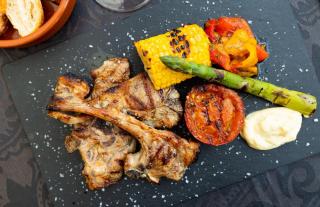 Cum se gătește, de fapt, carnea de oaie. Secretul pentru un preparat perfect de Paște