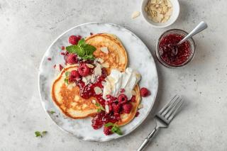 Pancakes proteice cu banane și fulgi de ovăz, pentru mic dejunuri gustoase și consistente