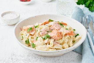Rețeta de tagliatelle cu somon și sos de smântână, un deliciu culinar simplu și rapid