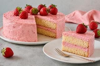 Tort cu cremă de căpșuni și mascarpone. Rețetă simplă pentru deliciul familiei