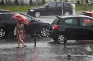 Cod portocaliu de ploi torențiale! Ce zone sunt vizate de vremea rea. Meteorologii au emis și o avertizare de grindină
