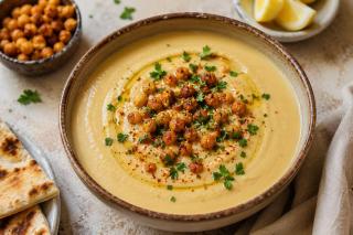 Supă cremoasă de năut cu tahini și lămâie. Rețetă inspirată din celebrul hummus oriental
