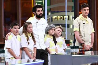 Chefi la cuțite, 1 iunie 2026. Ce concurent a ajuns în lacrimi după alegerea lui Chef Richard. Imaginile au emoționat publicul