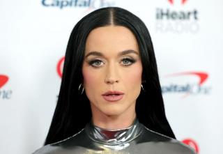 Katy Perry a strălucit într-o ținută argintie la a treia ceremonie a Campionatului Mondial care a a avut loc la Los Angeles