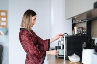 (P) 7 criterii după care merită să alegi un sistem de preparare a cafelei pentru acasă