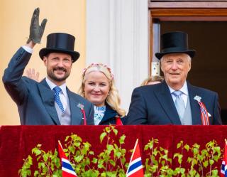 Prințul moștenitor al Norvegiei devine regele Haakon al VIII-lea după moartea tatălui său