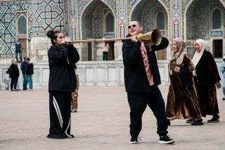 Asia Express – Drumul Mătăsii încheie primul stage.Eșarfa a fost roșie. What’s UP și soția lui, Miky, au părăsit competiția