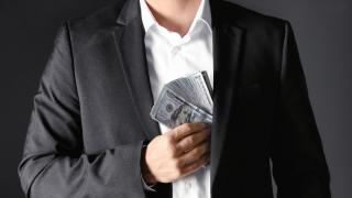 Milionar la doar 31 de ani, spune că este „înfricoșător de ușor” să faci avere în 2026. Sfatul lui pentru tineri