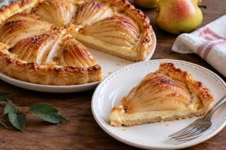 Tartă cu pere și cremă de brânză – un desert simplu și elegant de toamnă