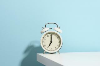 Ora de iarnă 2026. Data la care românii vor da ceasurile înapoi cu o oră. Motivul pentru care schimbarea are loc mai devreme