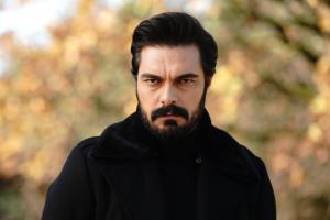 Halil Ibrahim Ceyhan are prea puține scene în noul serial, Coșul de rufe - Kirli Sepeti. Ce spun fanii din mediul online