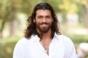 Can Yaman revine în atenția fanilor cu o nouă poveste de dragoste. Vezi cu cine este cuplat actorul