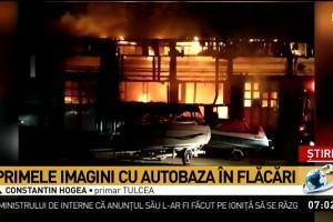 Incendiu violent la societatea de transport public din Tulcea. 15 autobuze s-au făcut scrum. Nouă autospeciale la fața locului!